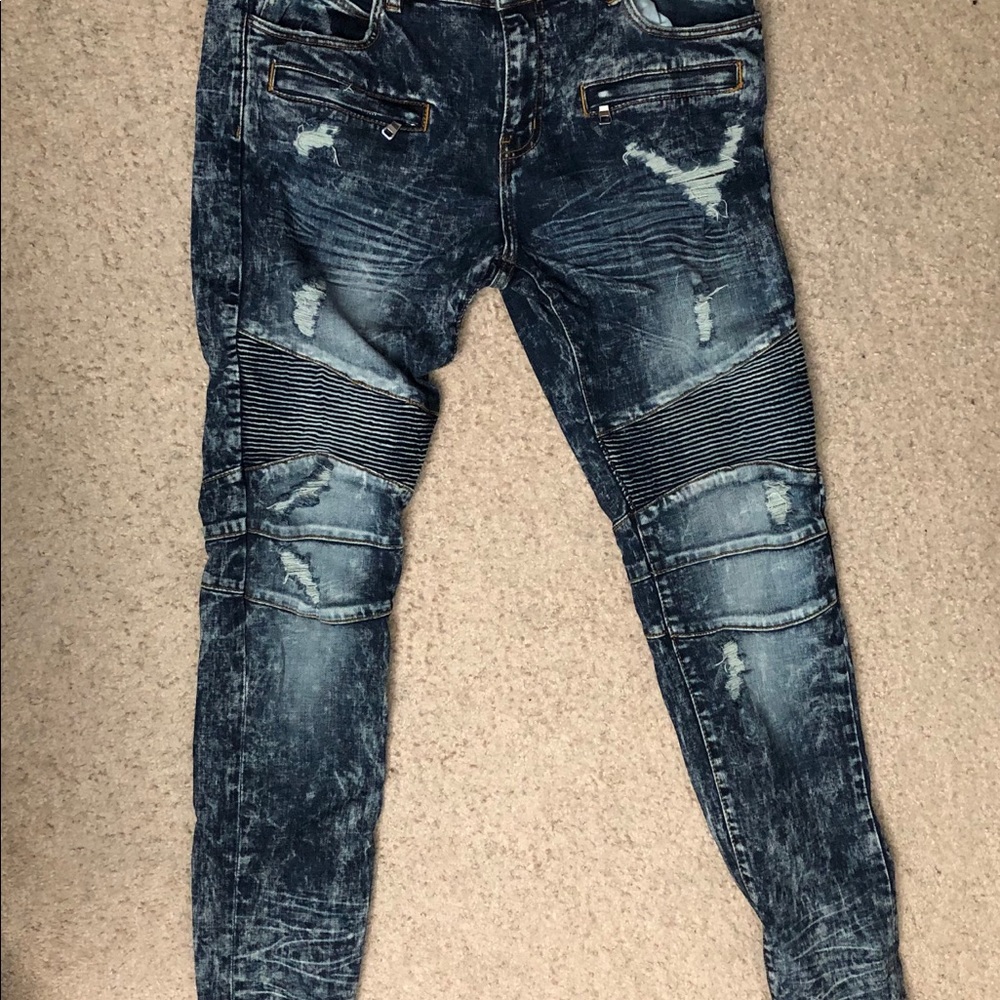⬇️$75 Embellish men’s distressed jeans SIZE 34